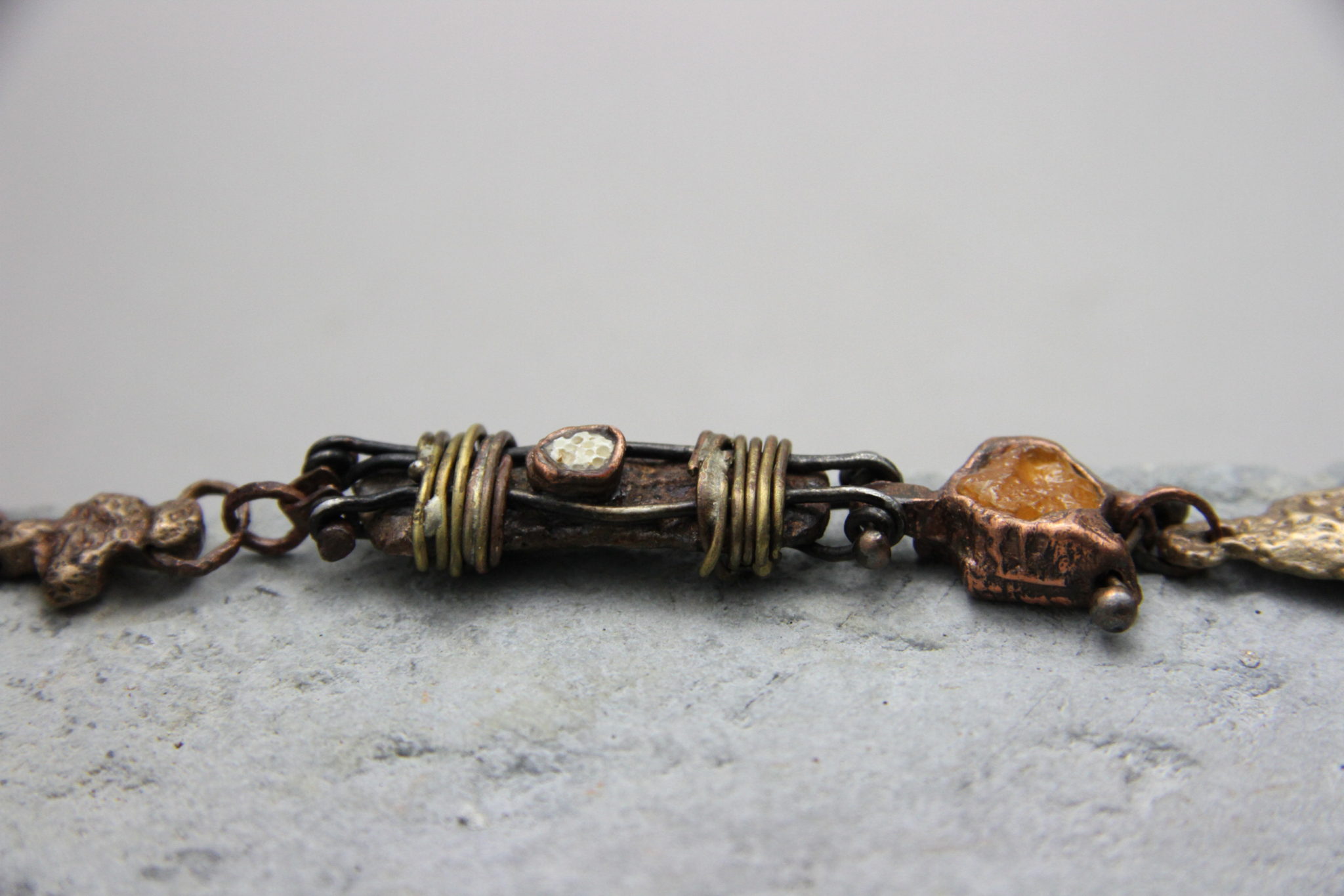 IMG_0010 "Materico" Bracciale artigianale in Bronzo con rame,ferro,ottone,cemento,opale. Fatto a mano