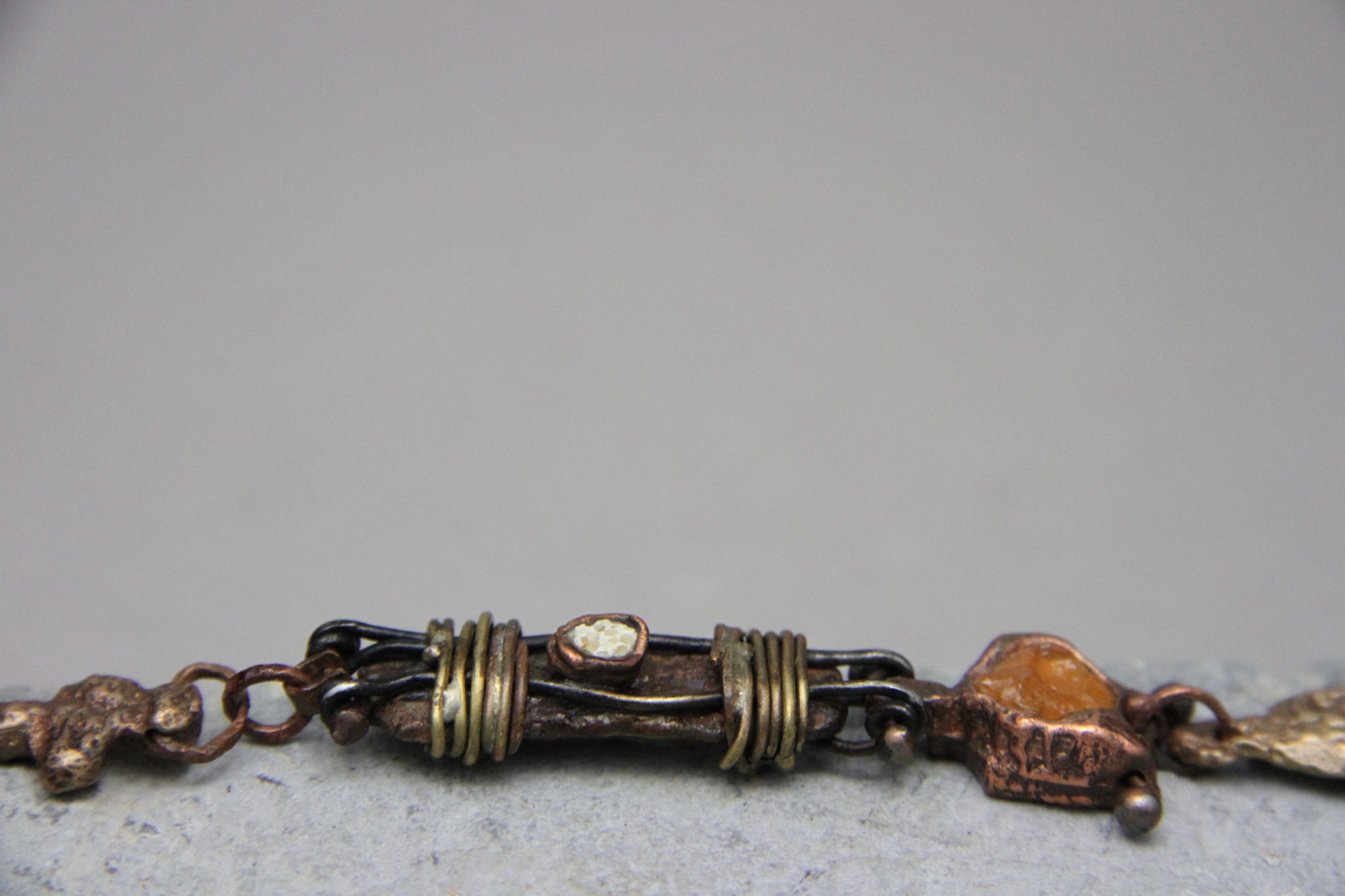 IMG_0013 "Materico" Bracciale artigianale in Bronzo con rame,ferro,ottone,cemento,opale. Fatto a mano