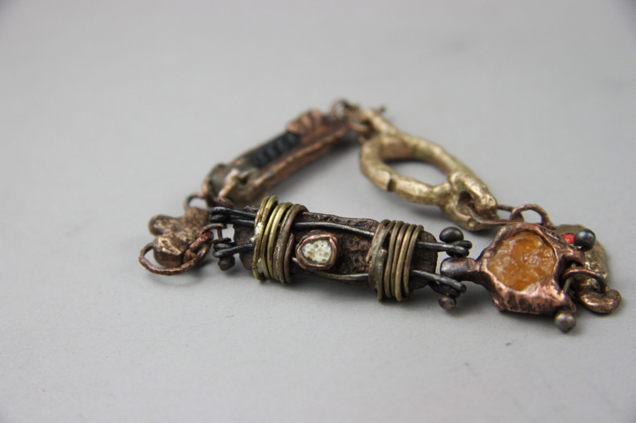 IMG_0115 "Materico" Bracciale artigianale in Bronzo con rame,ferro,ottone,cemento,opale. Fatto a mano
