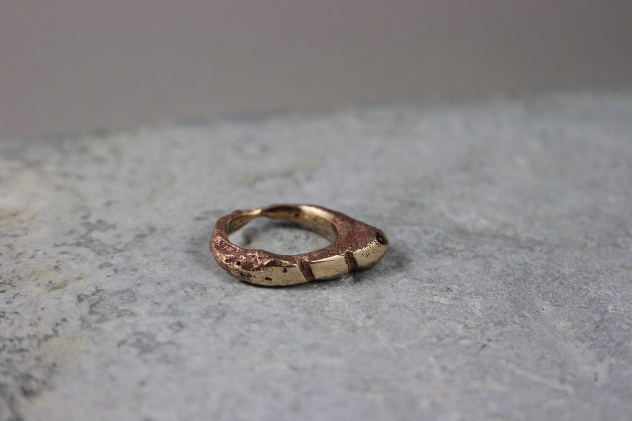 IMG_0804 "Riflessi su Marte" Anello donna artigianale fatto a mano in Bronzo brunito e scorie