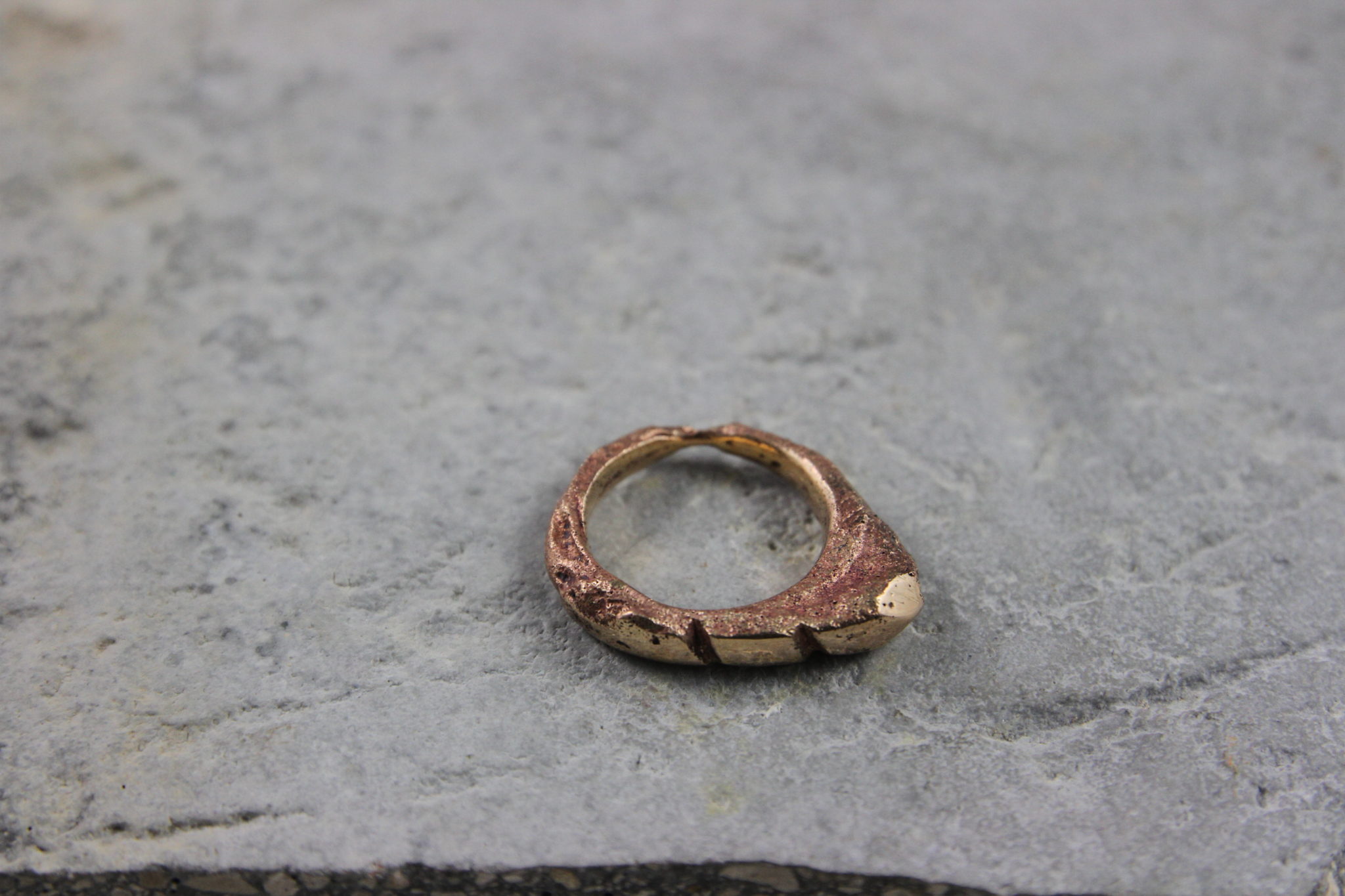 IMG_0806 "Riflessi su Marte" Anello donna artigianale fatto a mano in Bronzo brunito e scorie