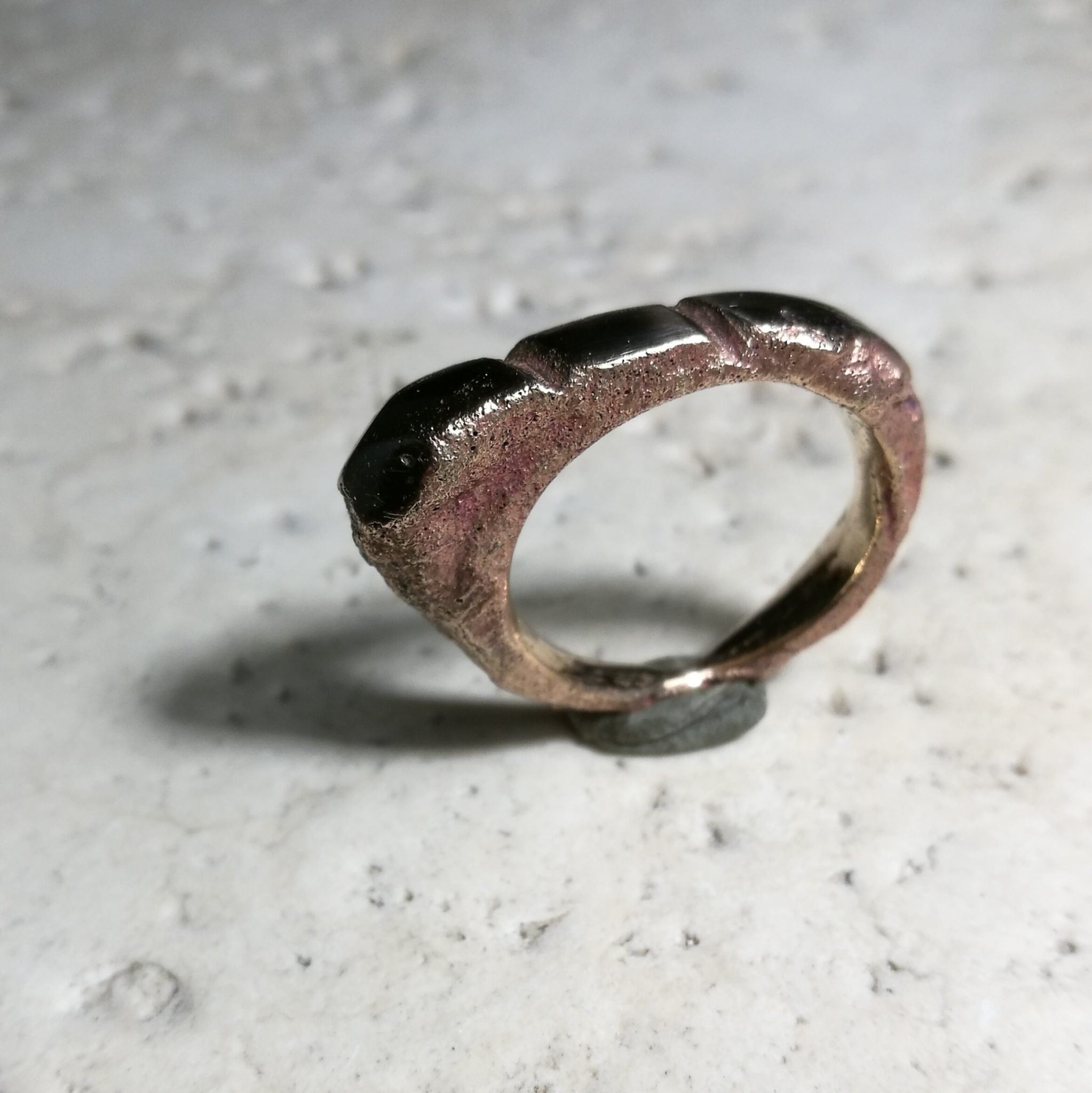 cof "Riflessi su Marte" Anello donna artigianale fatto a mano in Bronzo brunito e scorie