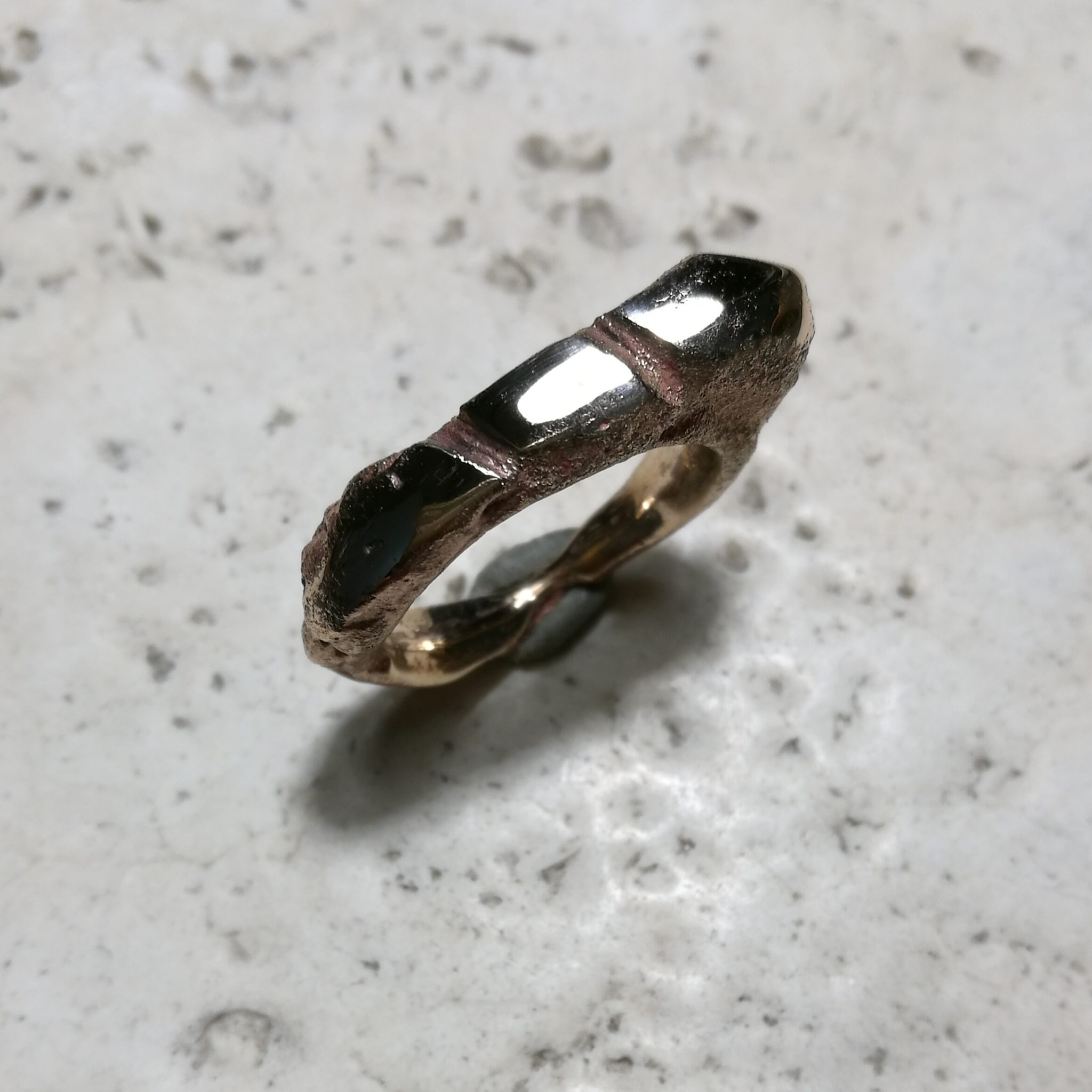 cof "Riflessi su Marte" Anello donna artigianale fatto a mano in Bronzo brunito e scorie