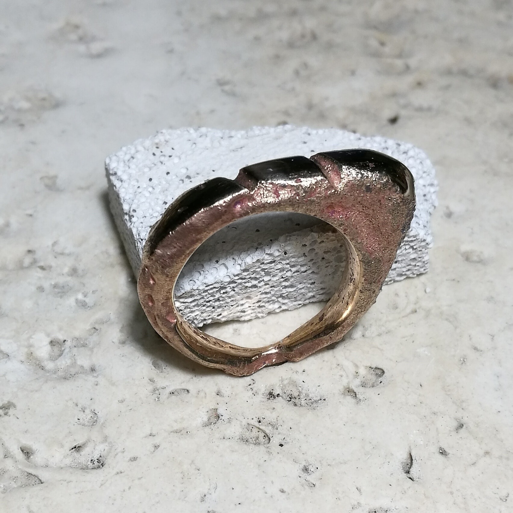cof "Riflessi su Marte" Anello donna artigianale fatto a mano in Bronzo brunito e scorie