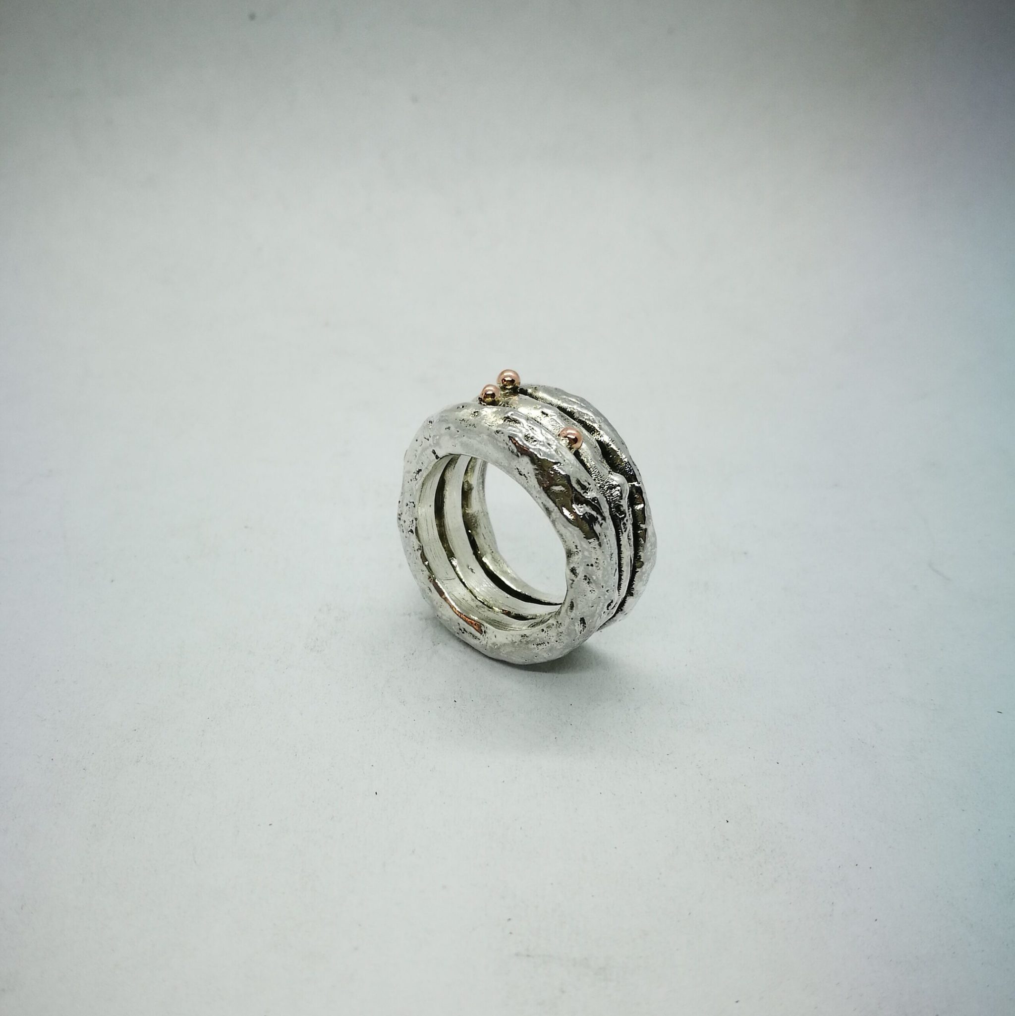 cof "Triade" Anello donna artigianale fatto a mano in Bronzo o Argento 925 con sfere di Rame