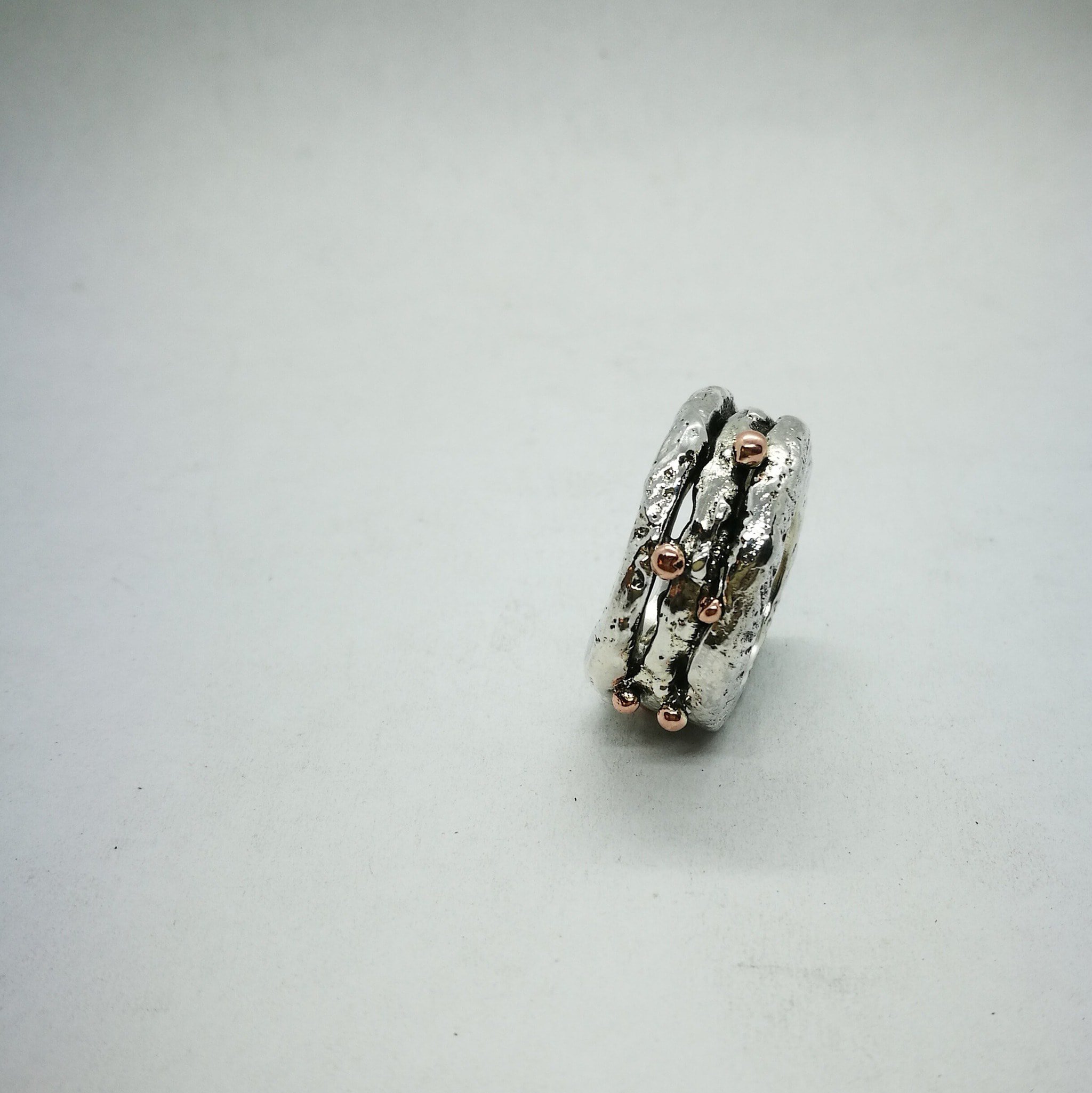 cof "Triade" Anello donna artigianale fatto a mano in Bronzo o Argento 925 con sfere di Rame