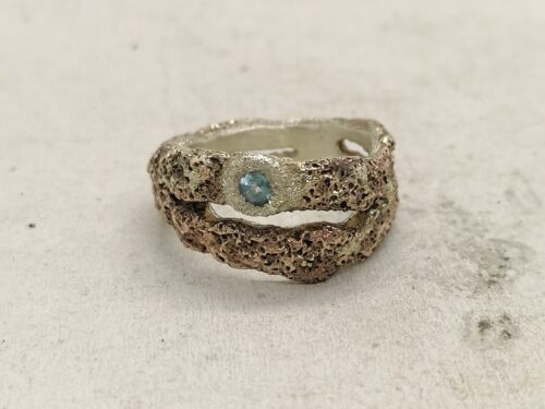 REALE Anello artigianale in Bronzo ossidato , Argento e Topazio azzurro